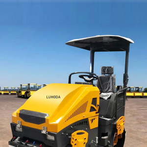 LHD-YL1000Plus 1000mm ride-on tandem road roller with canopy and LUHODA branding, front three-quarter view